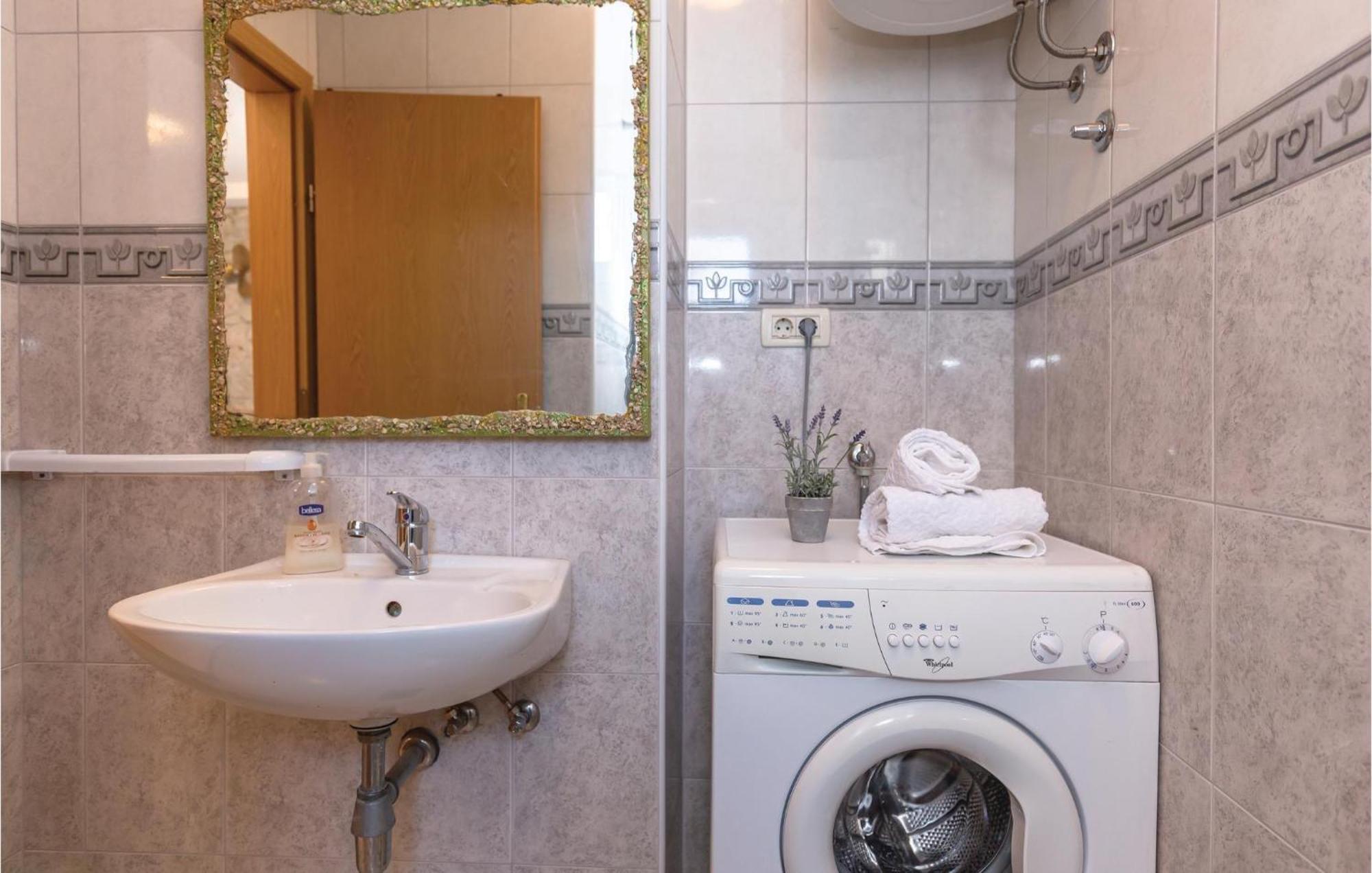 Awesome Home In Podgora With Kitchen Εξωτερικό φωτογραφία